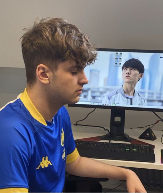 包含JackeyLove新星战术调整表现惊艳，勇士未来可期！的词条