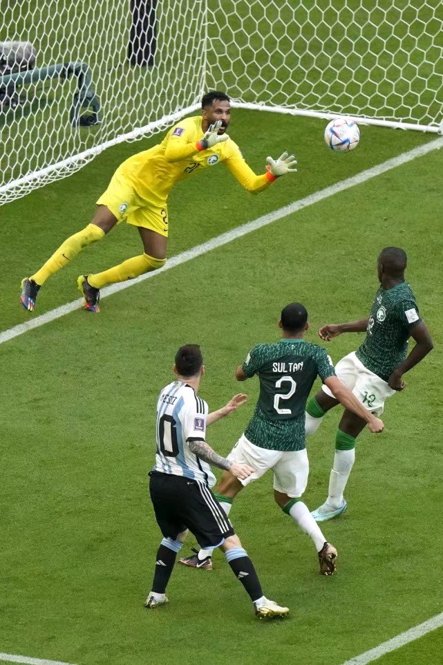 詹姆斯回归赛场，赛事规则更新首场状态亮眼，法国队观众沸腾！