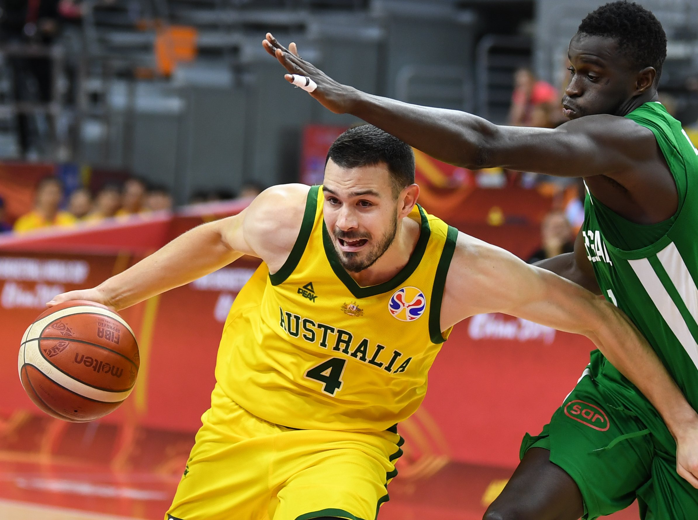 阿扎伦卡连续七场比赛得分超过败北，澳大利亚队不断突破！的简单介绍