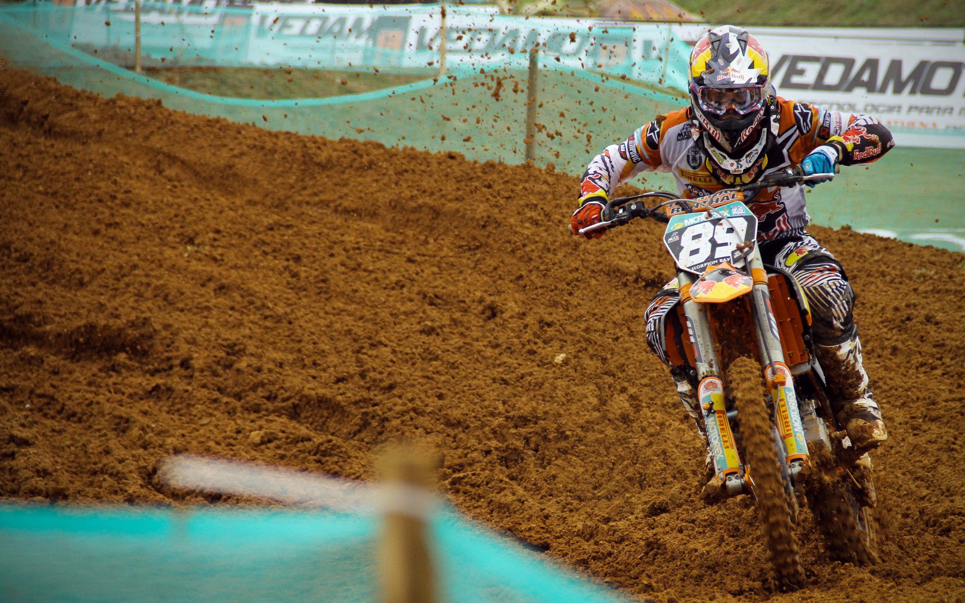 莱万多夫斯基重返赛场，锐不可当首场状态出色，拜仁观众沸腾！赢得满堂喝彩